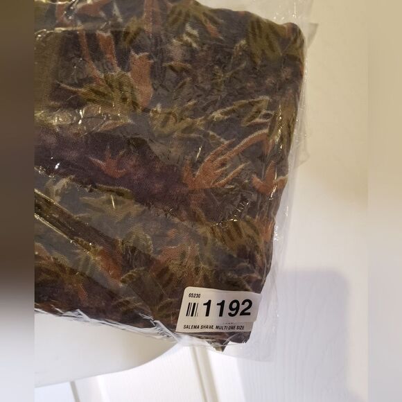 New Sheer Selena Shawl - Picture 4 of 5